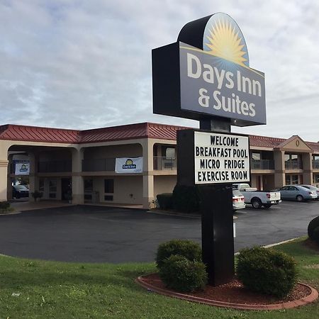 Days Inn & Suites By Wyndham Warner Robins Near Robins Afb Exterior foto