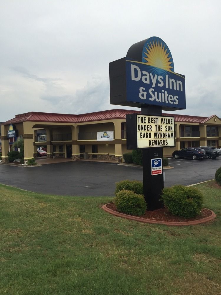 Days Inn & Suites By Wyndham Warner Robins Near Robins Afb Exterior foto